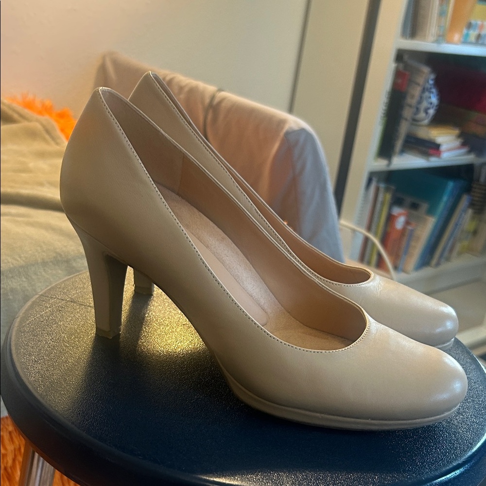 Leather Naturalizer nude Women's Heels
